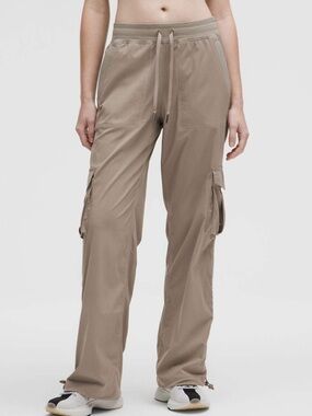 Lululemon Dance Studio Relaxed-Fit Mid-Rise Cargo Pant - Large